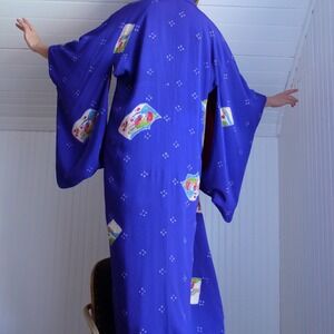 Vintage silk bird and‎ flower kimono